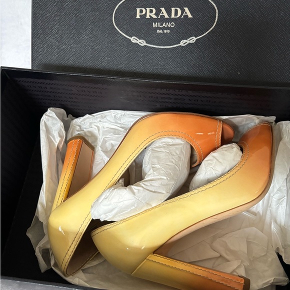 Prada Women’s pumps. Size 36 but fits size 6-6.5. - Picture 4 of 7